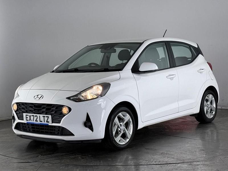 Used Hyundai i10 SE 84 HP (61 kW) 2022 White Hatchback