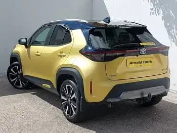 Used Toyota Yaris Hybrid Edition 116 HP (85 kW) 2022 Yellow Estate