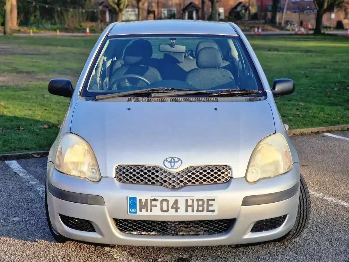Used Toyota Yaris T3 65 HP (47 kW) 2004 Silver Hatchback