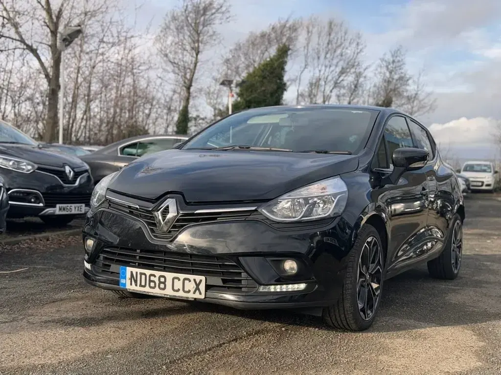 Used Renault Clio Iconic 90 HP (66 kW) 2018 Black Hatchback