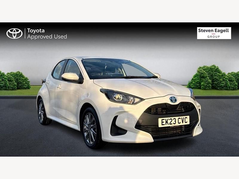 Used Toyota Yaris Hybrid 2023 White Hatchback