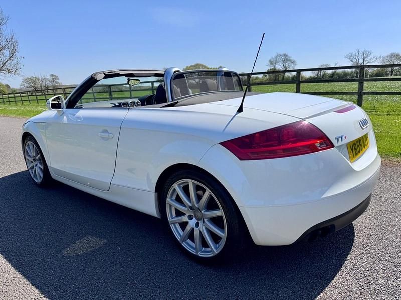 Used Audi TT Roadster 160 HP (117 kW) 2010 White Cabriolet
