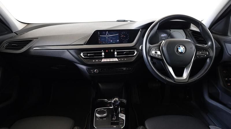 Used BMW 118 Sport Line 138 HP (101 kW) 2019 Silver Hatchback