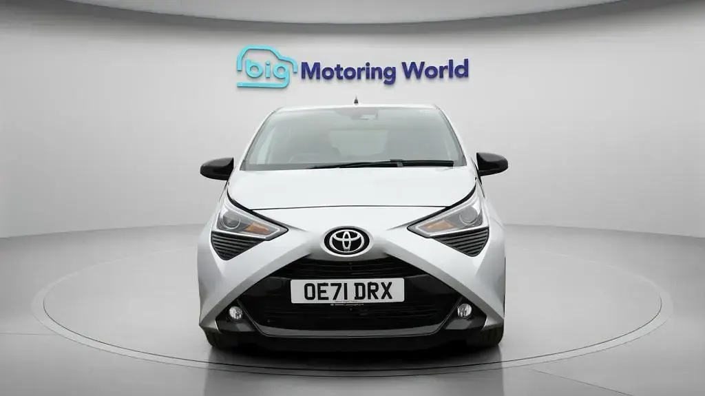 Used Toyota Aygo Trend 71 HP (52 kW) 2022 Silver Hatchback