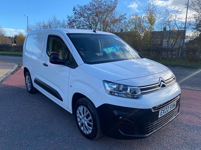 Used Citroën Berlingo PureTech 110 HP (80 kW) 2022 White MPV