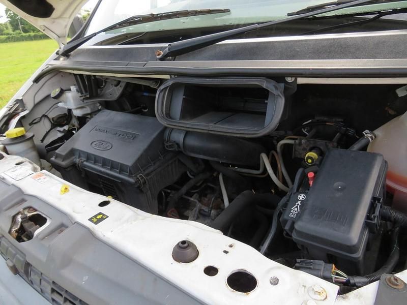 Used Ford Transit 85 HP (62 kW) 2011 White Van