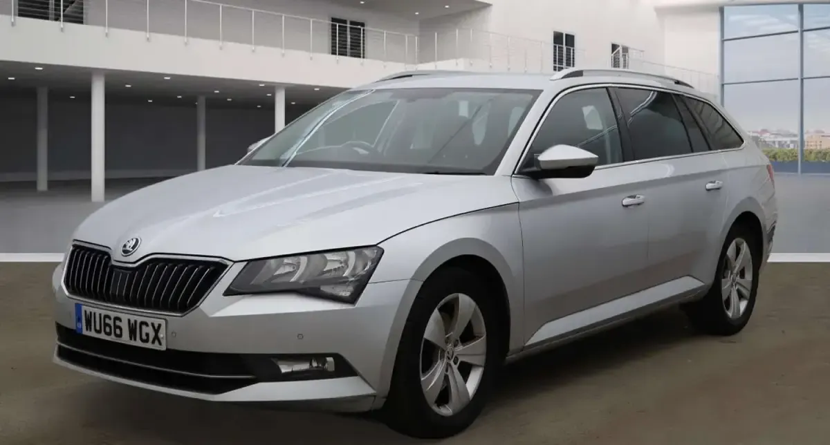 Used Skoda Superb SE Technology 150 HP (110 kW) 2016 Silver Estate