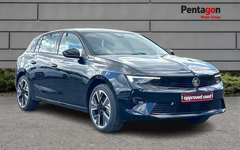 Used 2025 Vauxhall Astra Design Edition Hatchback | £18,450 (Super price) - Image 1/4