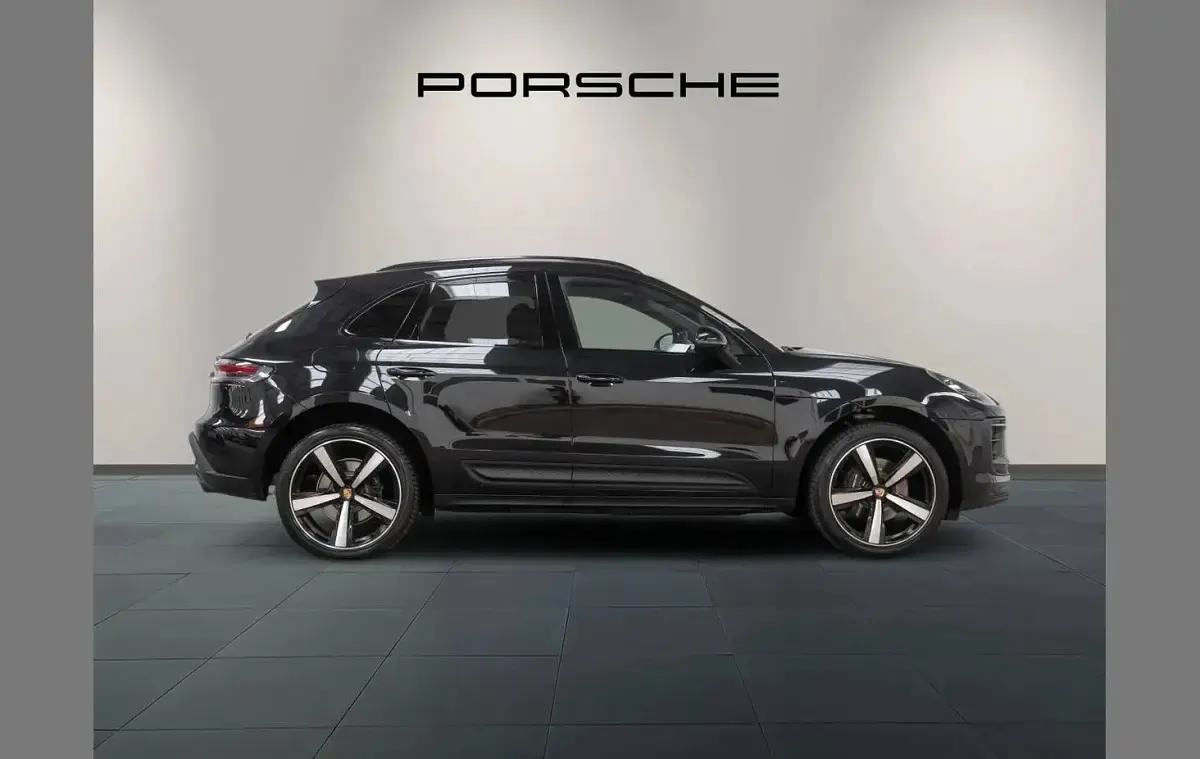New Porsche Macan 261 HP (191 kW) 2025 Black SUV