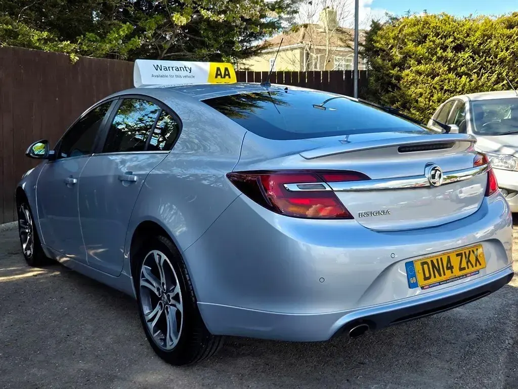 Second-hand Vauxhall Insignia Edition 140 CP (102 kW) 2014 Argintiu Hatchback