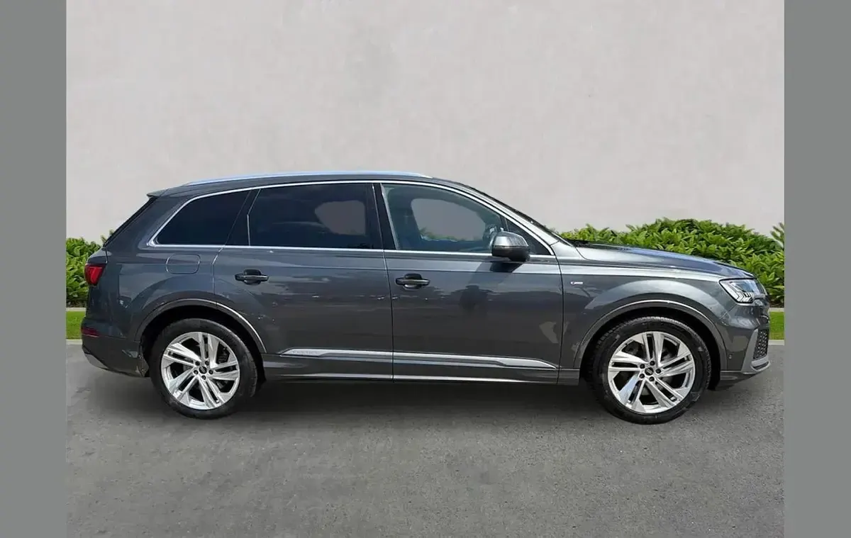 Used Audi Q7 S-Line 286 HP (210 kW) 2023 Grey SUV