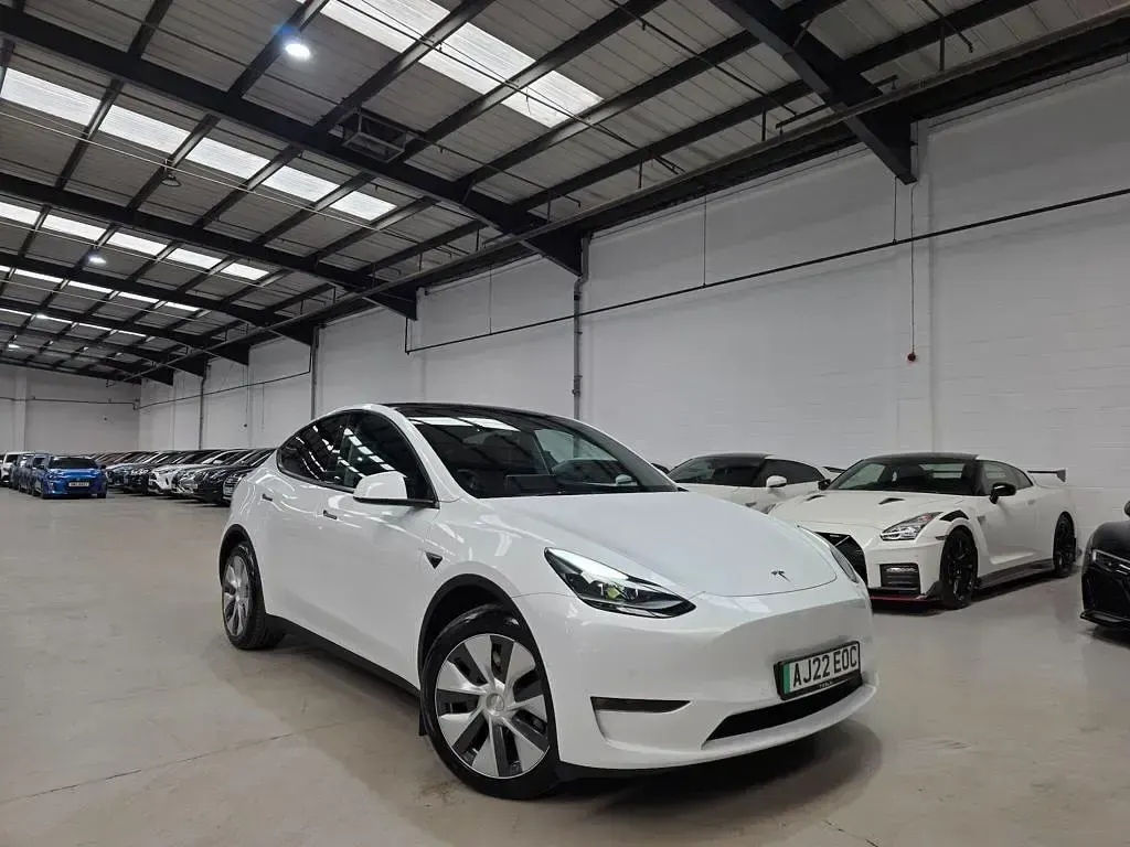 Used Tesla Model Y Long Range AWD 378 kW (514 HP) 2022 White SUV