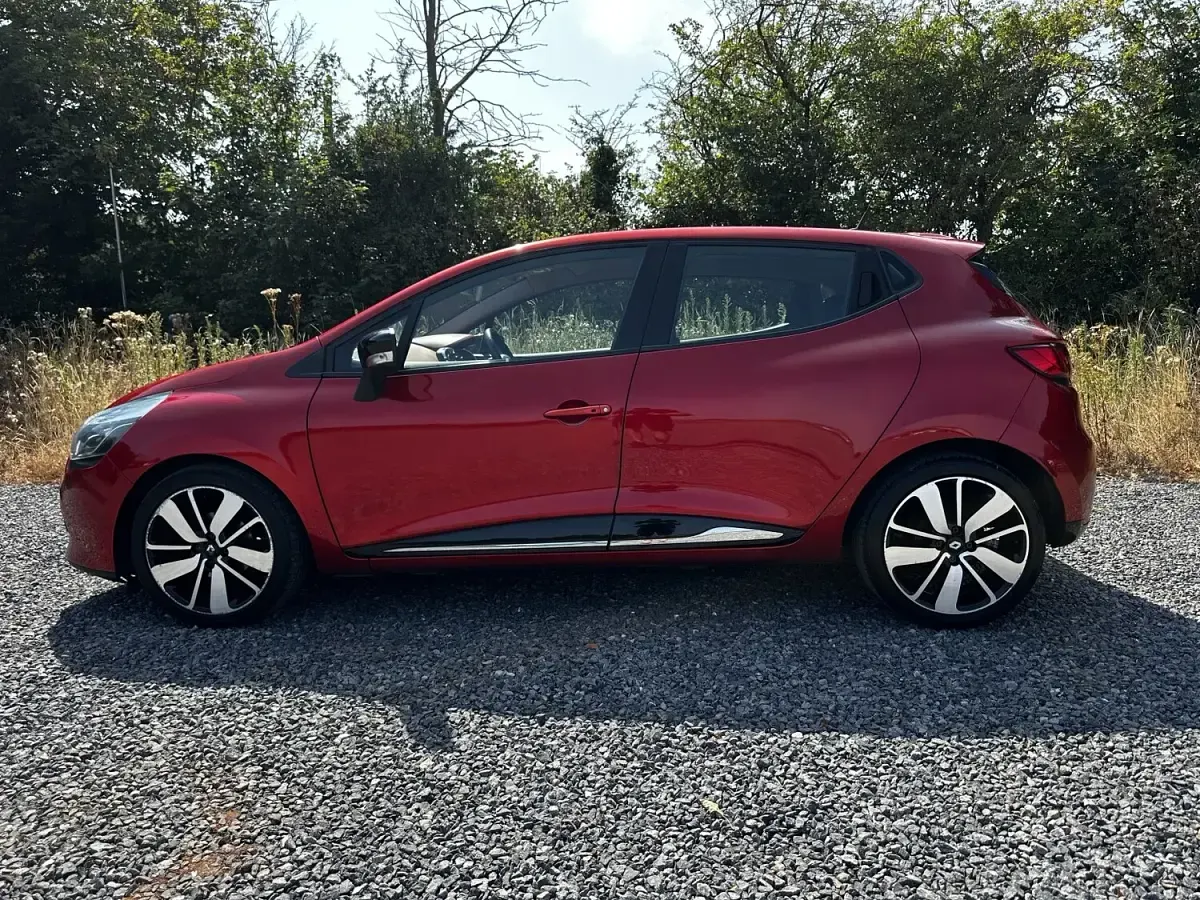 Used Renault Clio Dynamique 90 HP (66 kW) 2013 Red Hatchback