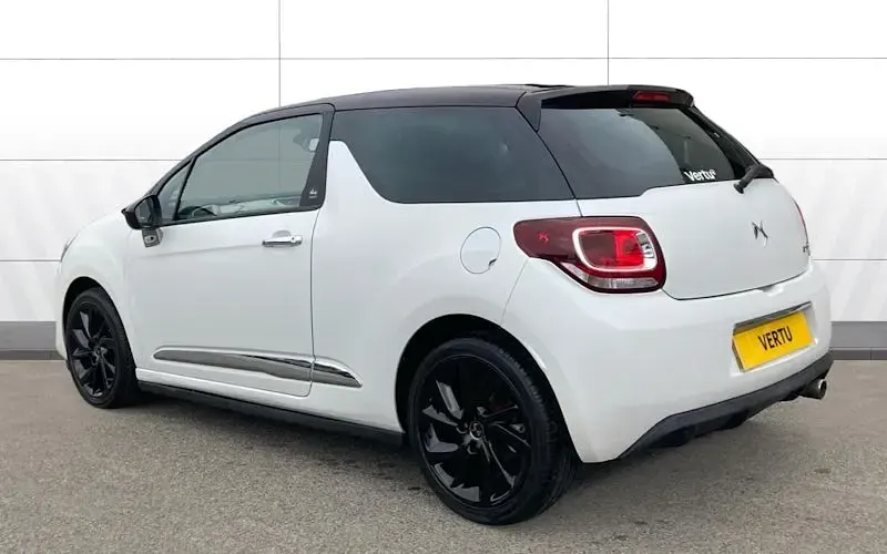 Used DS Automobiles DS3 110 HP (80 kW) 2017 White Hatchback