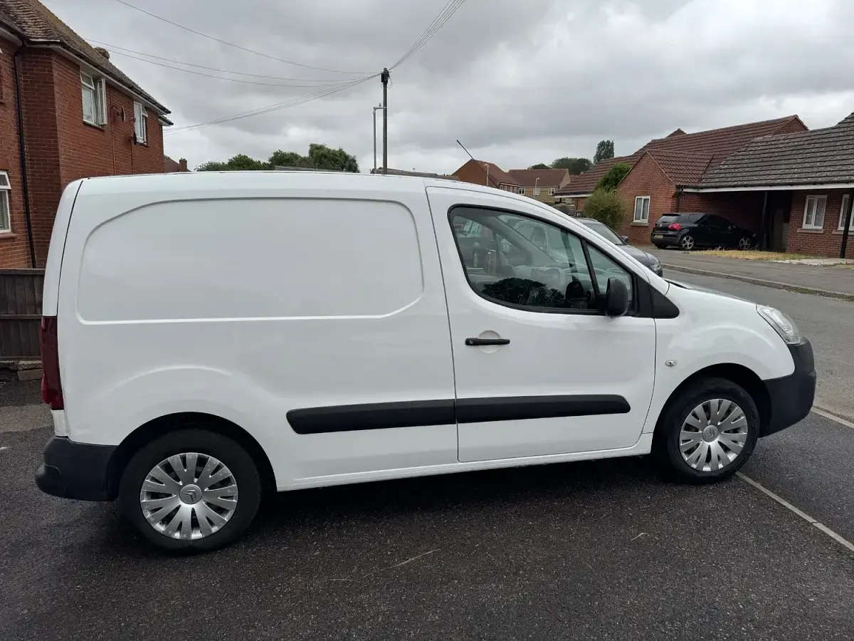 Used Citroën Berlingo 75 HP (55 kW) 2015 White MPV