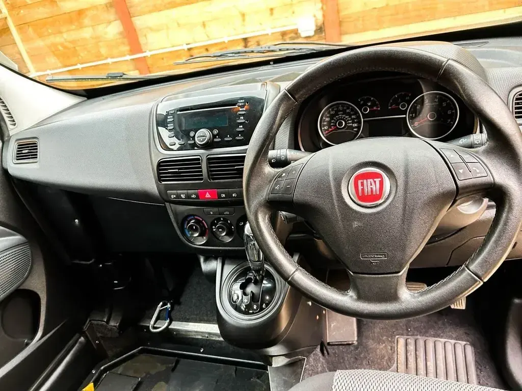 Used Fiat Doblò Lounge 90 HP (66 kW) 2015 Beige MPV