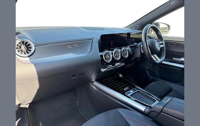 Used Mercedes GLA200 Executive 150 HP (110 kW) 2024 Black SUV