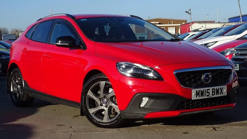 Used Volvo V40 2015 Red Hatchback