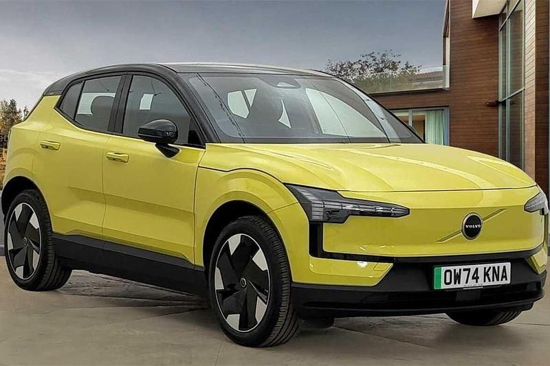Moss yellow Used 2024 Volvo EX30 Plus SUV | £26,950 (Super price) - Image 1/4