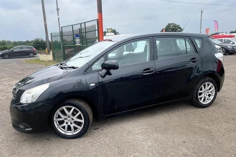 Used Toyota Verso 126 HP (92 kW) 2011 Black MPV