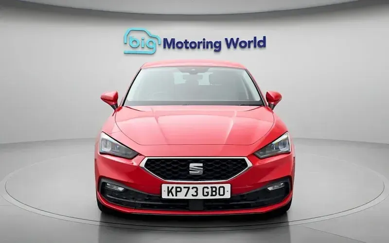 Used Seat Leon SE Dynamic 131 HP (96 kW) 2023 Red Hatchback