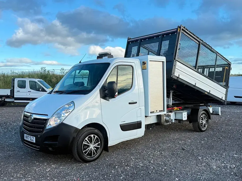 Used Vauxhall Movano 145 HP (106 kW) 2017 White MPV