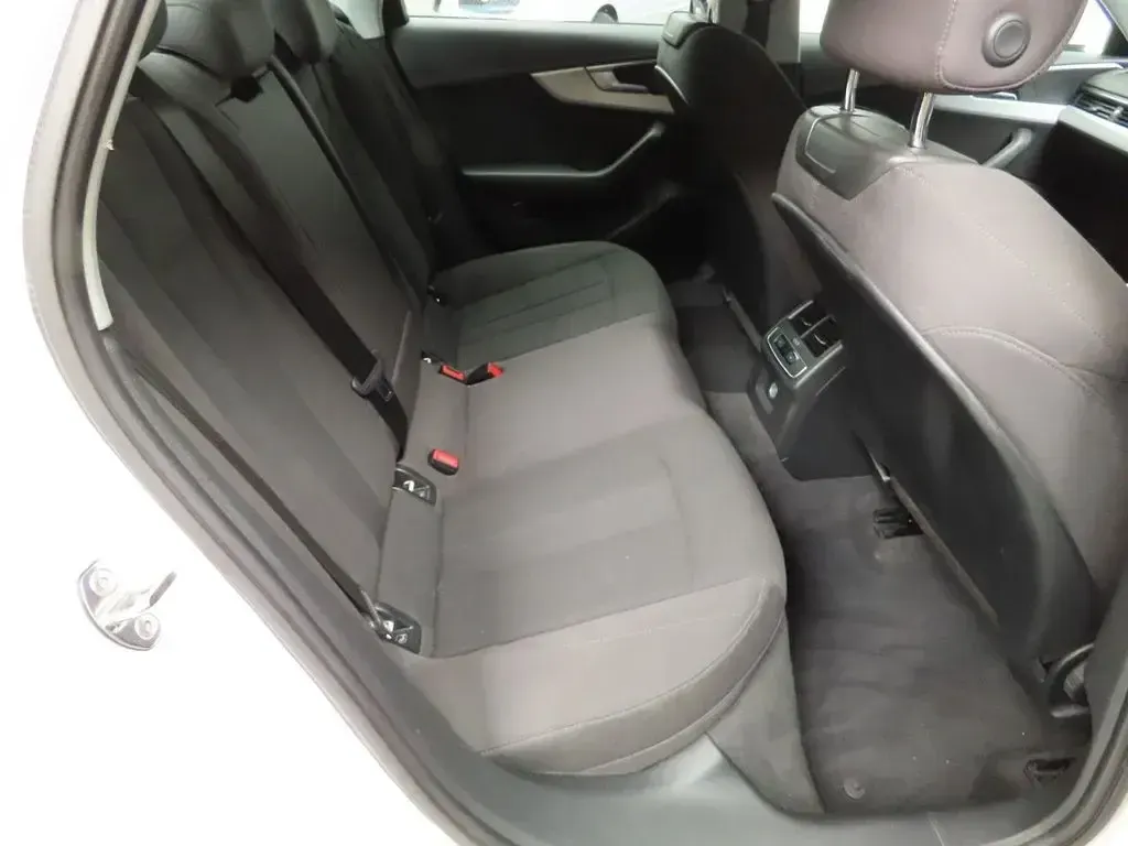 Used Audi A4 Sport 190 HP (139 kW) 2017 White Sedan