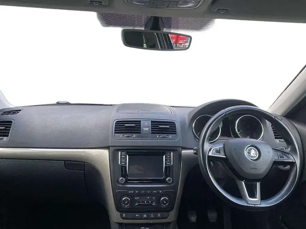 Used Skoda Yeti Outdoor Drive 147 HP (108 kW) 2017 Green SUV