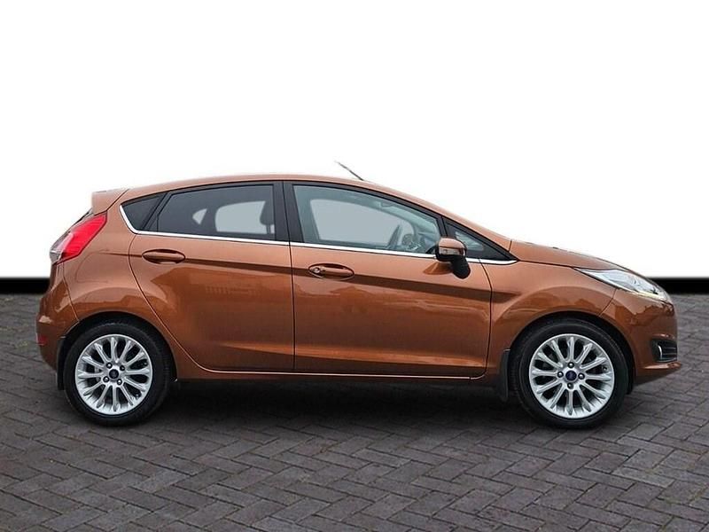 Usado Ford Fiesta Titanium X 95 HP (69 kW) 2014 Amarelo Citadino