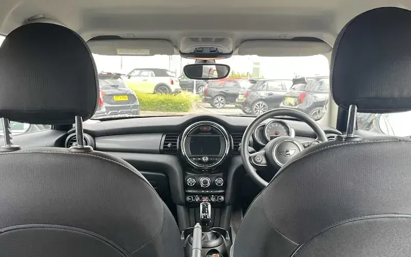 Used Mini Cooper Hatch 136 HP (100 kW) 2018 White Hatchback