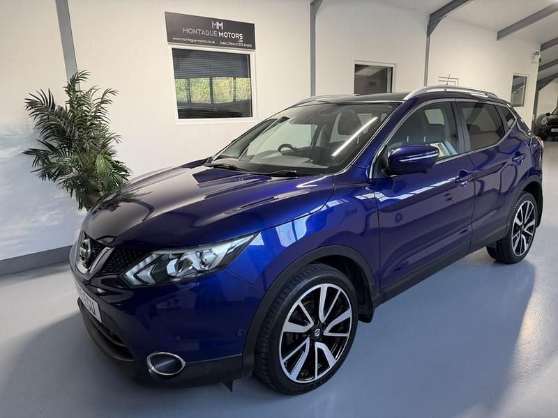 Blue Used 2015 Nissan Qashqai Tekna SUV | £6,495 (A bit pricey) - Image 1/4