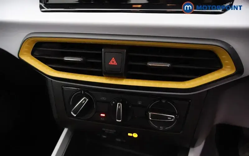 Used Seat Arona SE 95 HP (69 kW) 2023 White SUV