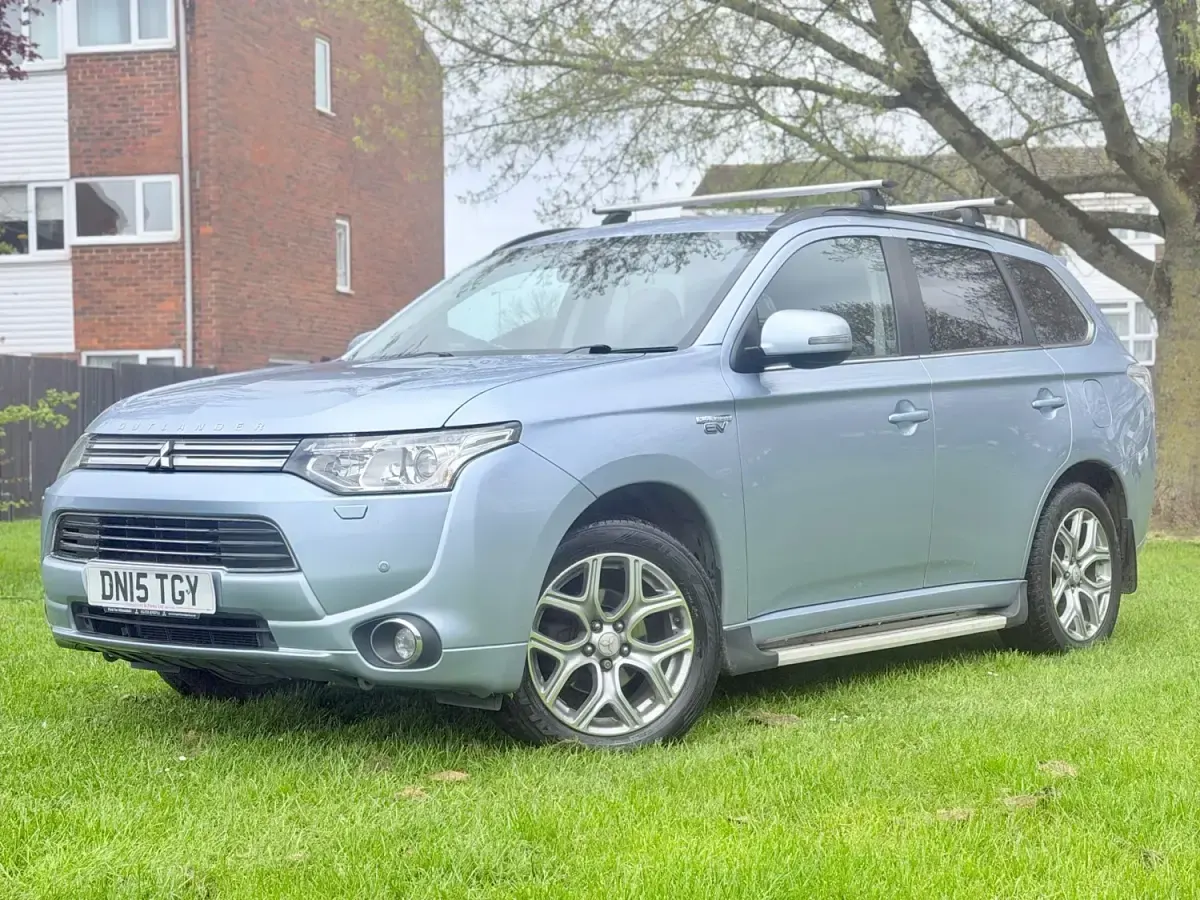 Used Mitsubishi Outlander P-HEV 200 HP (147 kW) 2015 Blue SUV