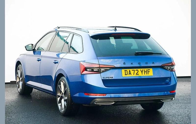 Used Skoda Superb SportlinePlus 196 HP (144 kW) 2022 Race blue metallic Estate