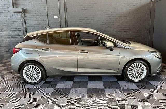Used Vauxhall Astra Elite 200 HP (147 kW) 2018 Grey Hatchback