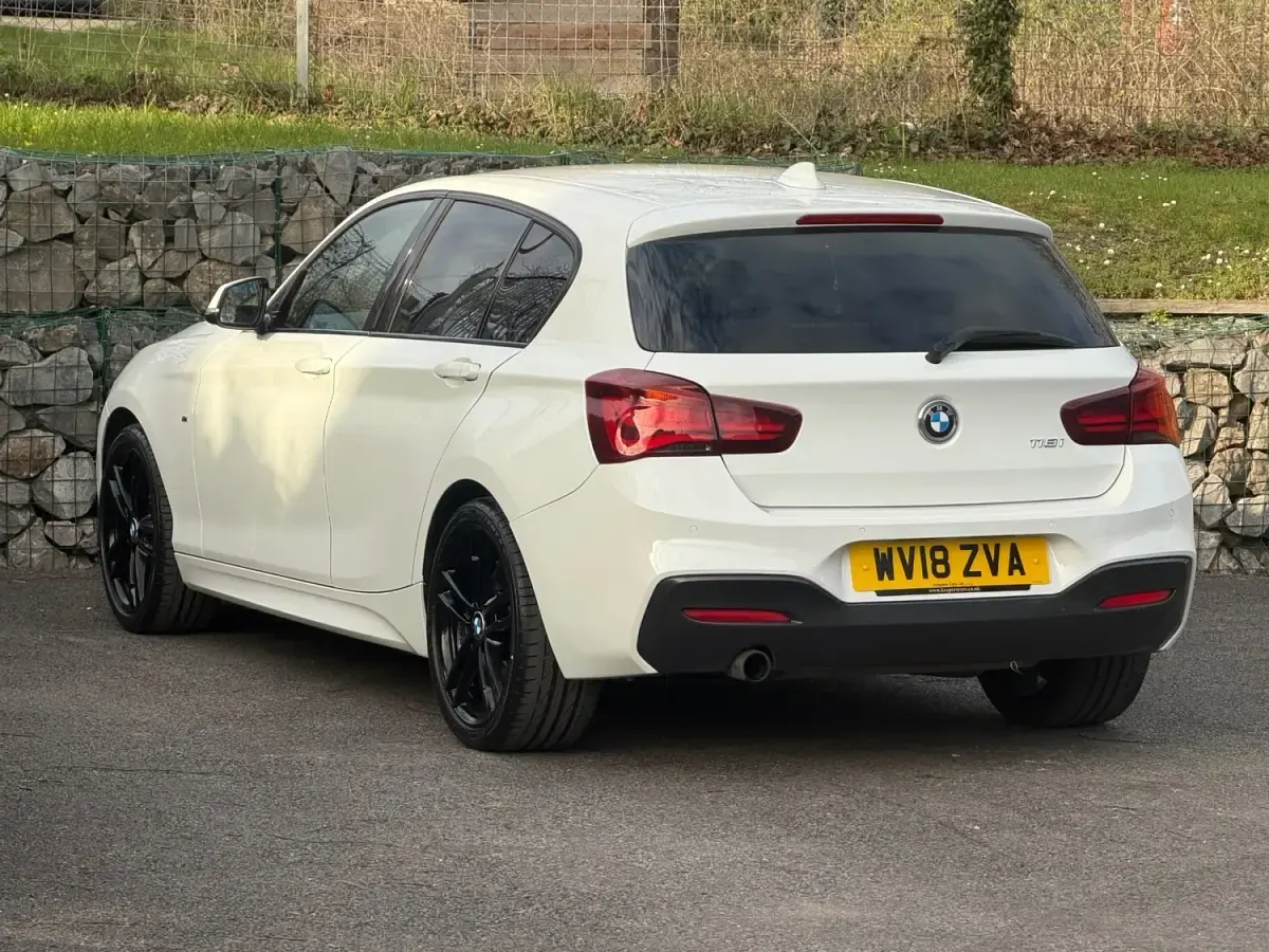 Begagnad BMW 118 M Sport 2018 Vit Halvkombi