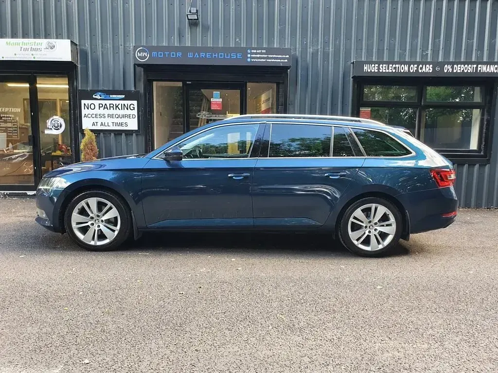 Used Skoda Superb SE L Executive 190 HP (139 kW) 2017 Blue Estate