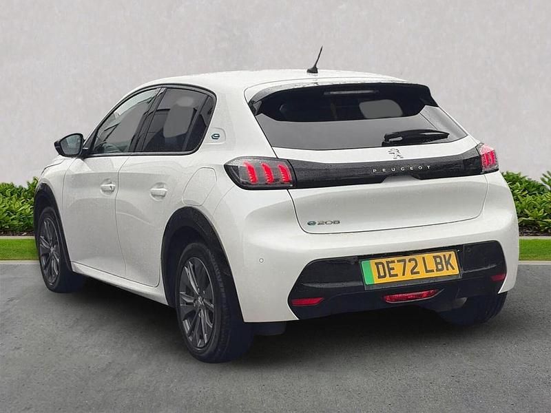 Used Peugeot e-208 Allure+ 100 kW (136 HP) 2022 White Hatchback