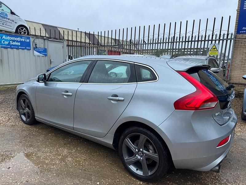 Used Volvo V40 R-Design 115 HP (84 kW) 2015 Silver Hatchback