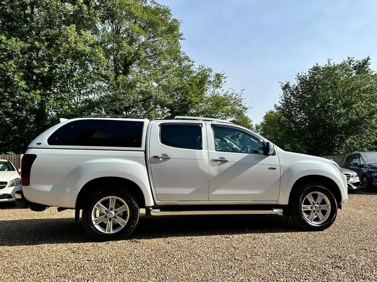 Used Isuzu D-Max 160 HP (117 kW) 2017 White Pickup