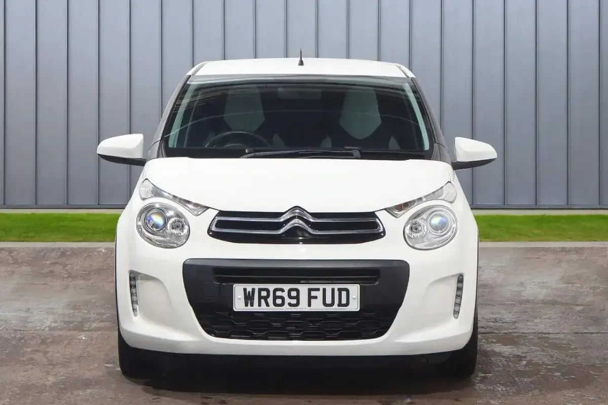 Used Citroën C1 71 HP (52 kW) 2019 White Hatchback