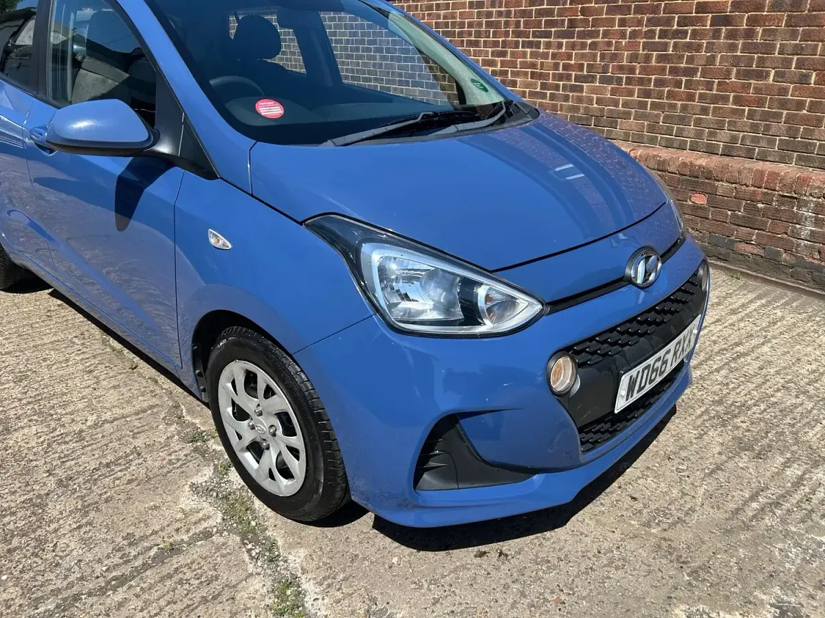 Used Hyundai i10 SE 67 HP (49 kW) 2017 Blue Hatchback