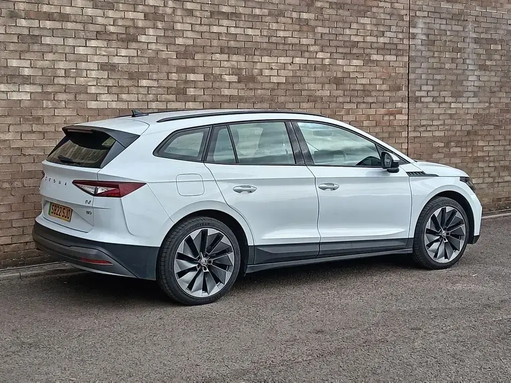 Used Skoda Enyaq iV 119 kW (163 HP) 2022 White SUV