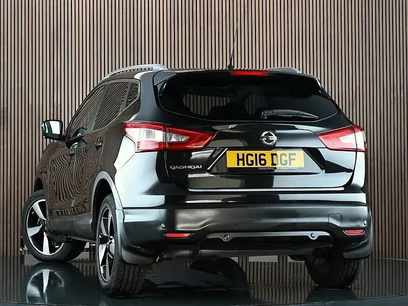 Used Nissan Qashqai N-Connecta 115 HP (84 kW) 2016 Black SUV