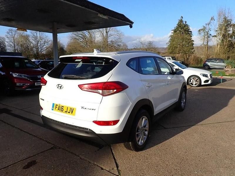 Used Hyundai Tucson SE 116 HP (85 kW) 2016 White SUV