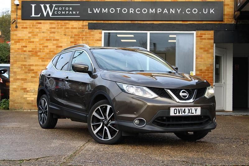 Beige Used 2014 Nissan Qashqai Tekna SUV | £8,095 (Fair price) - Image 1/4