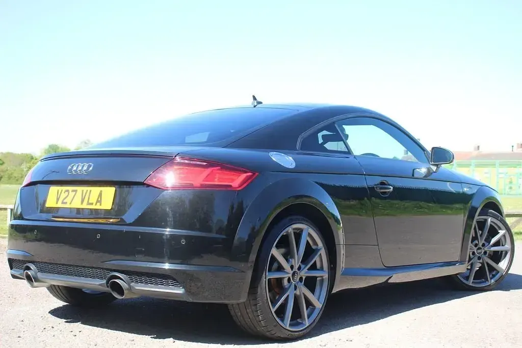 Begagnad Audi TT Black Edition 230 HK (169 kW) 2018 Svart Sportkupé