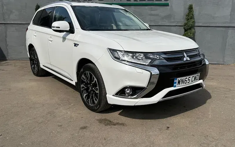 Used Mitsubishi Outlander P-HEV 203 HP (149 kW) 2016 Estate