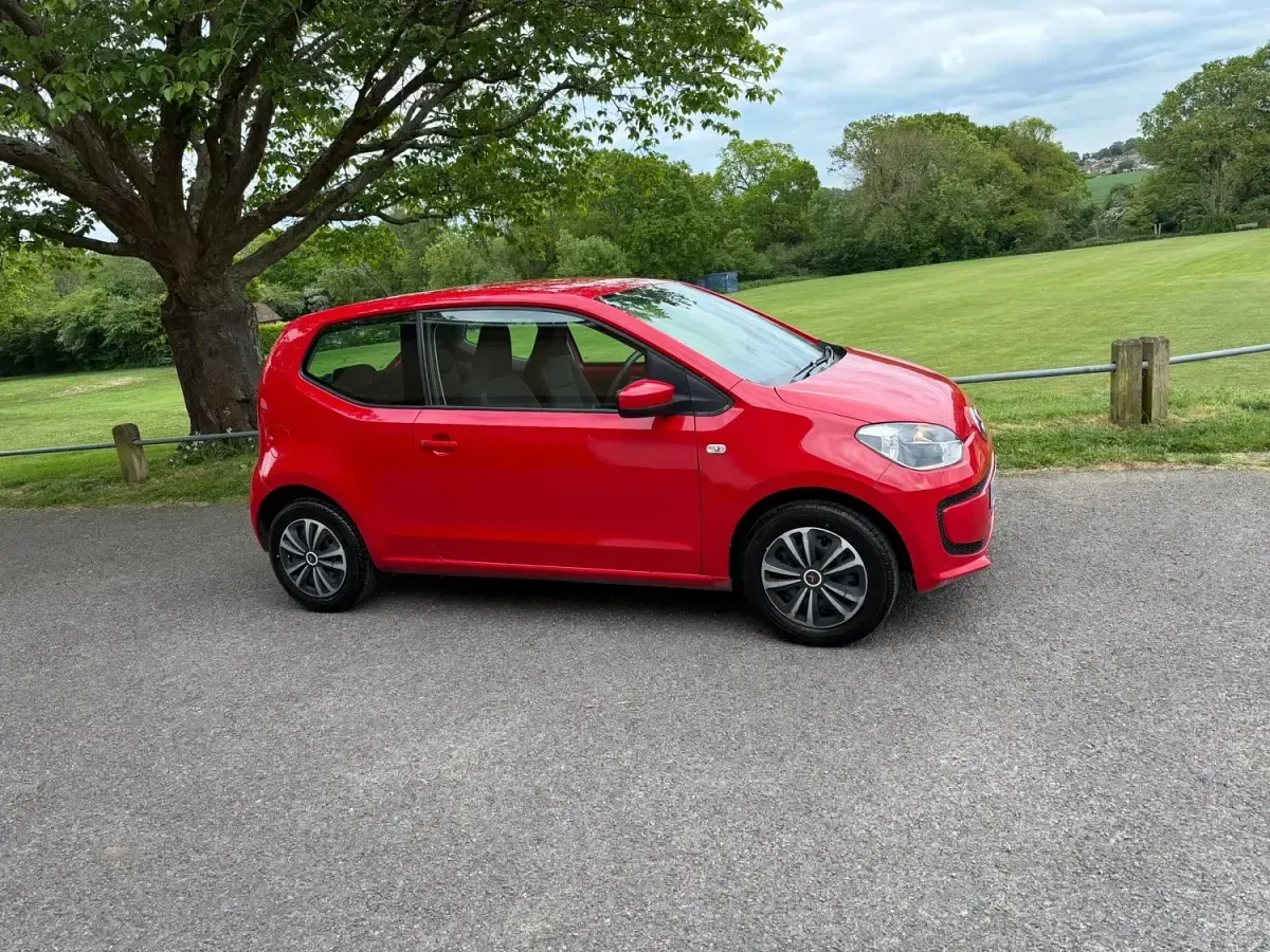 Usado VW up! move up! 60 HP (44 kW) 2016 Vermelho Citadino
