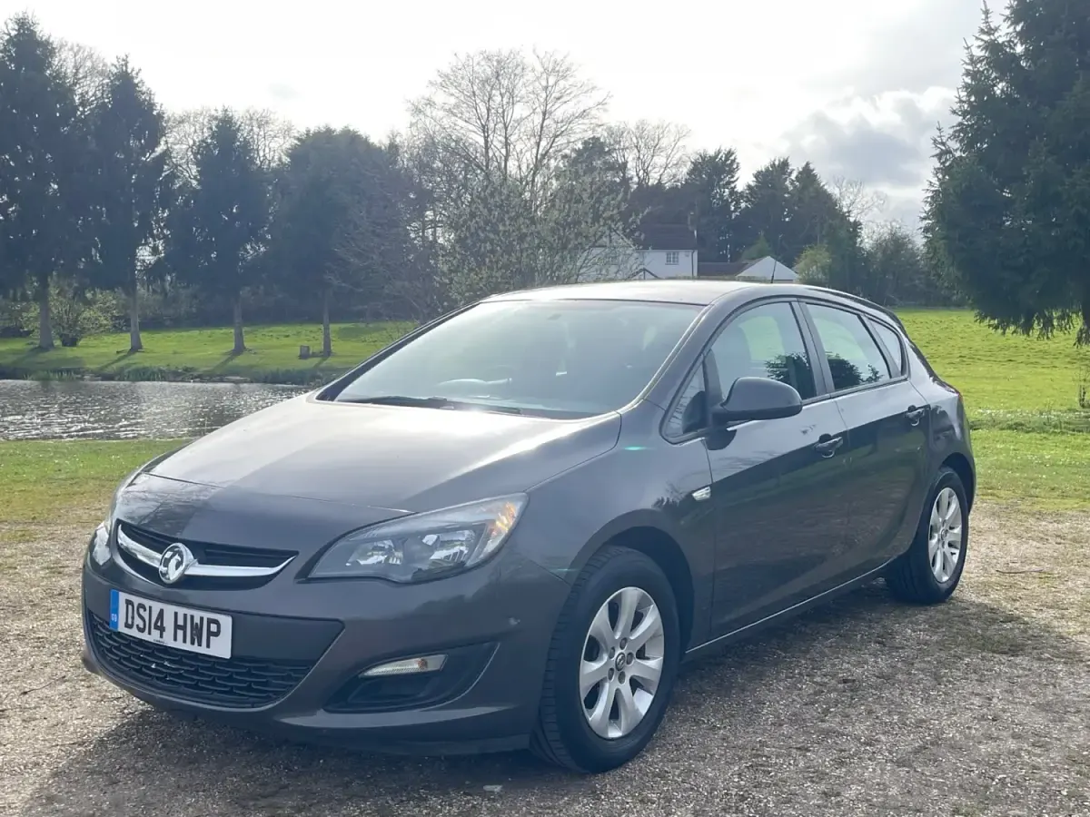 Używany Vauxhall Astra Design Edition 2014 Szary Hatchback